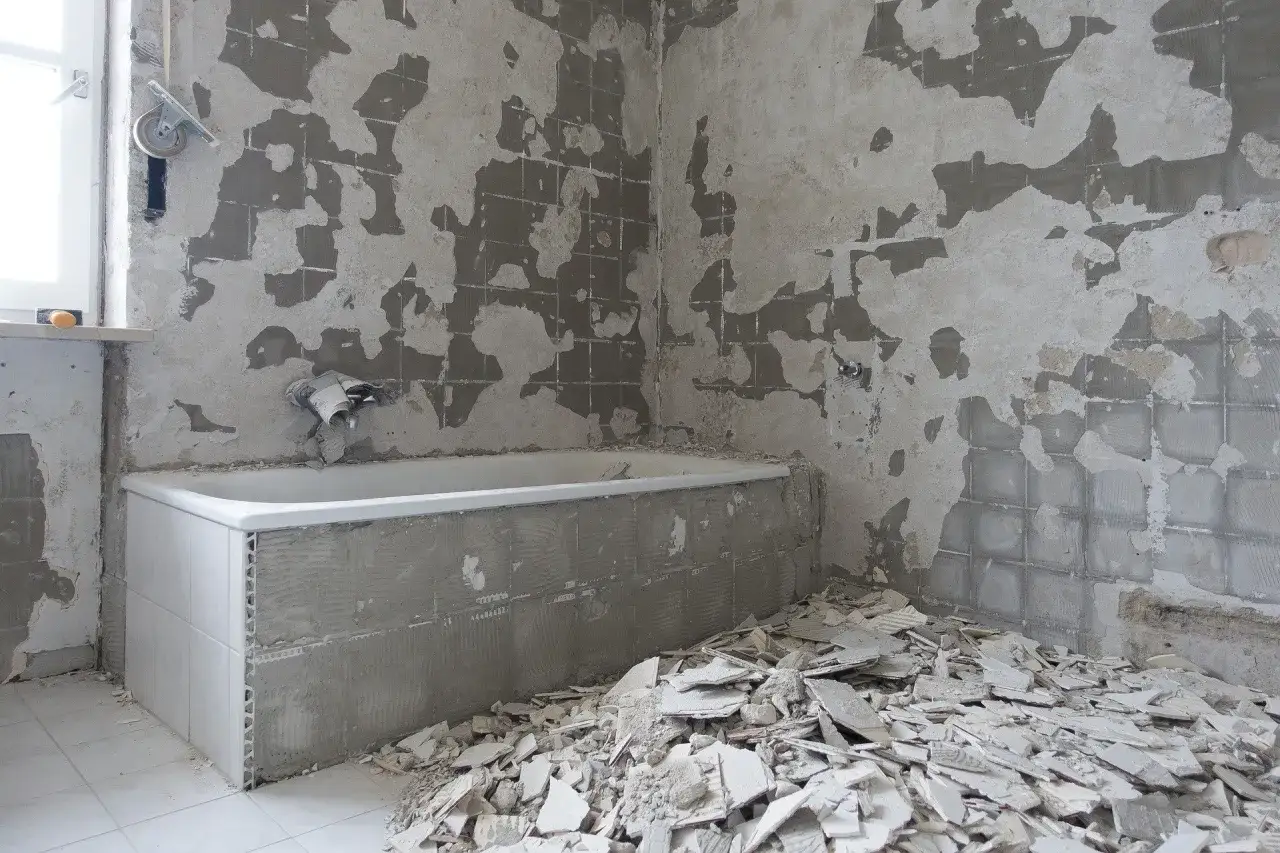 konsekwencje samowoli budowlanej zalana łazienka