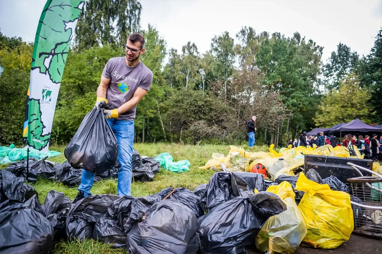 Mężczyzna w koszulce 