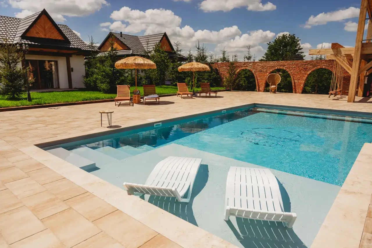 Skansen Bicz basen SPA mini zoo