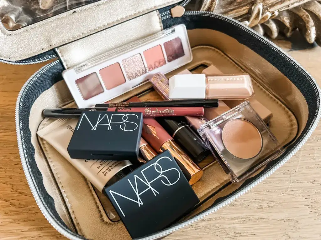 travel exclusive cosmetics set