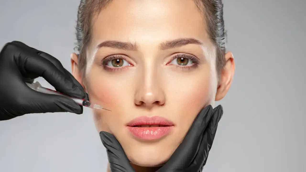 Zabieg z użyciem botoksu pod oczy. Dowiedz się, ile kosztuje botoks pod oczy i jak odmłodzić spojrzenie.