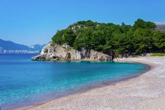 plaża śr&oacute;dziemnomorska