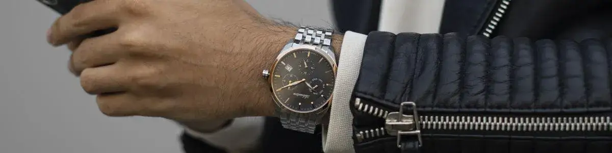 Męski zegarek na nadgarstku różne style