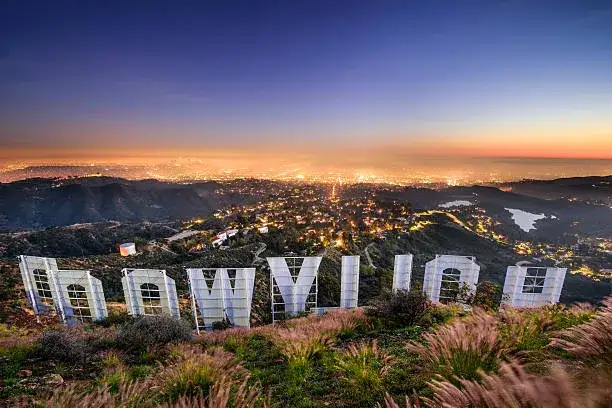 Panorama Los Angeles nocą, Hollywood sign