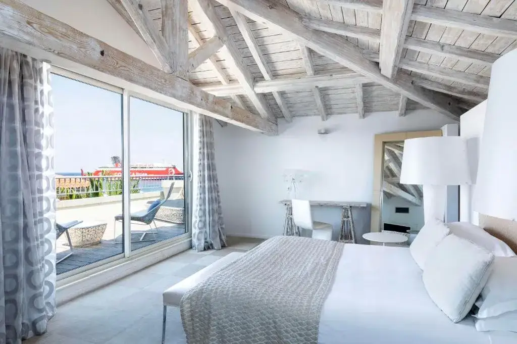 Best Western Plus Santa Maria L'&Icirc;le-Rousse pokoje z widokiem na morze