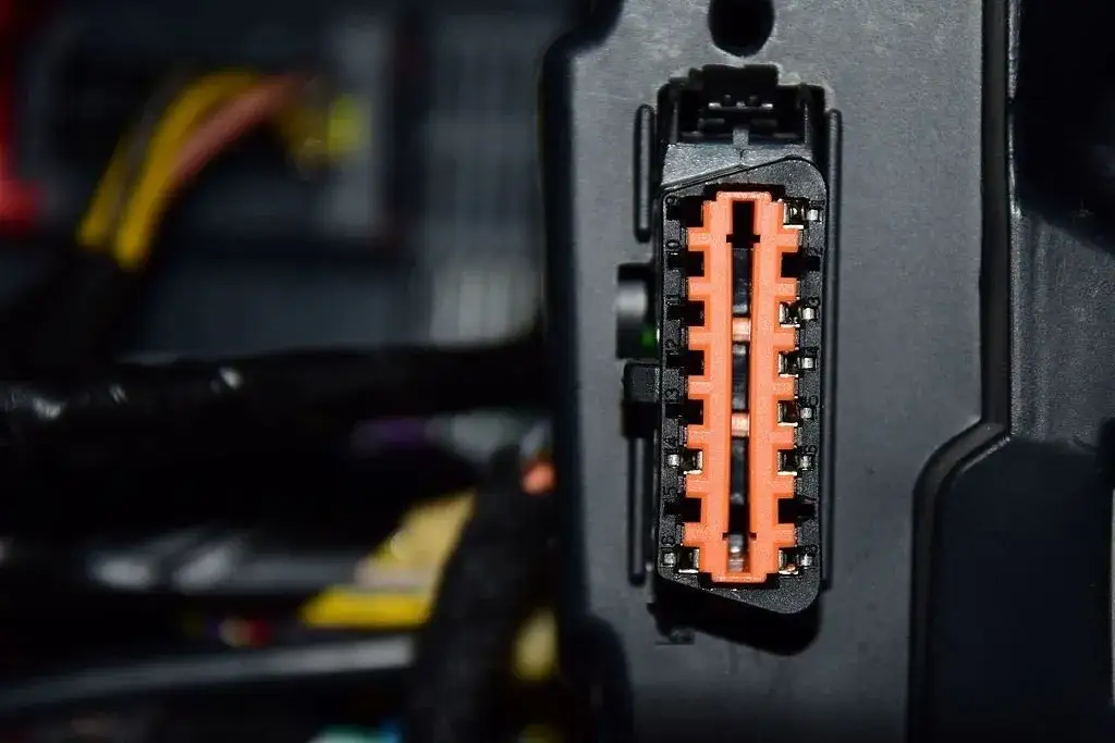 gniazdo diagnostyczne starsze auto