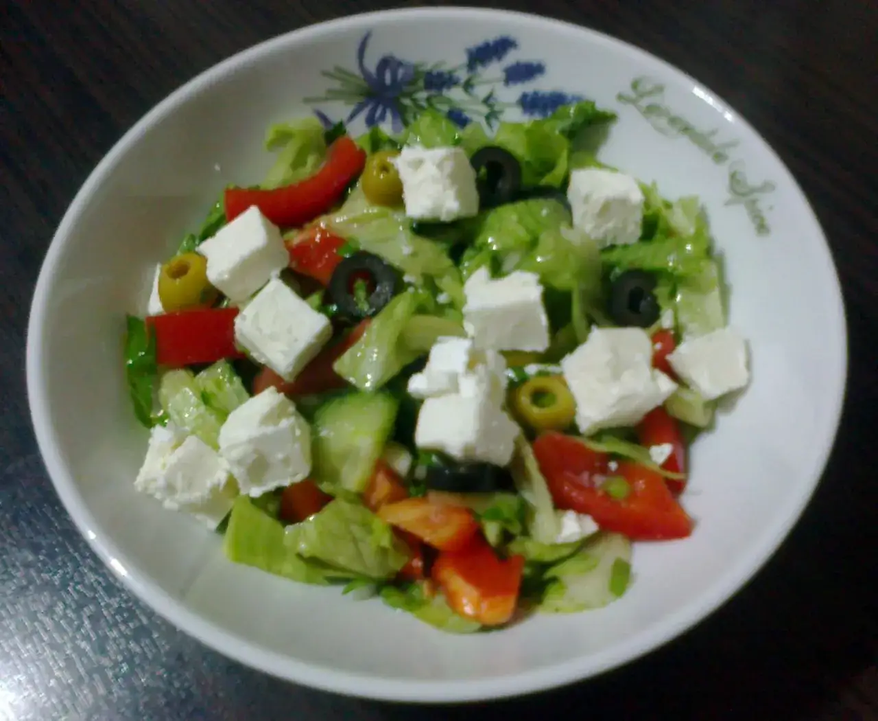 kaloryczność składników sałatki greckiej