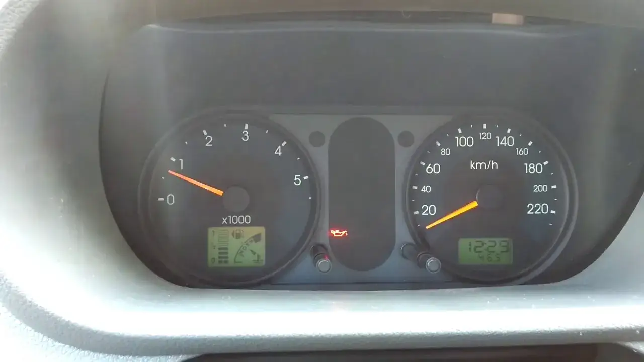 Ford Fusion wskaźnik paliwa