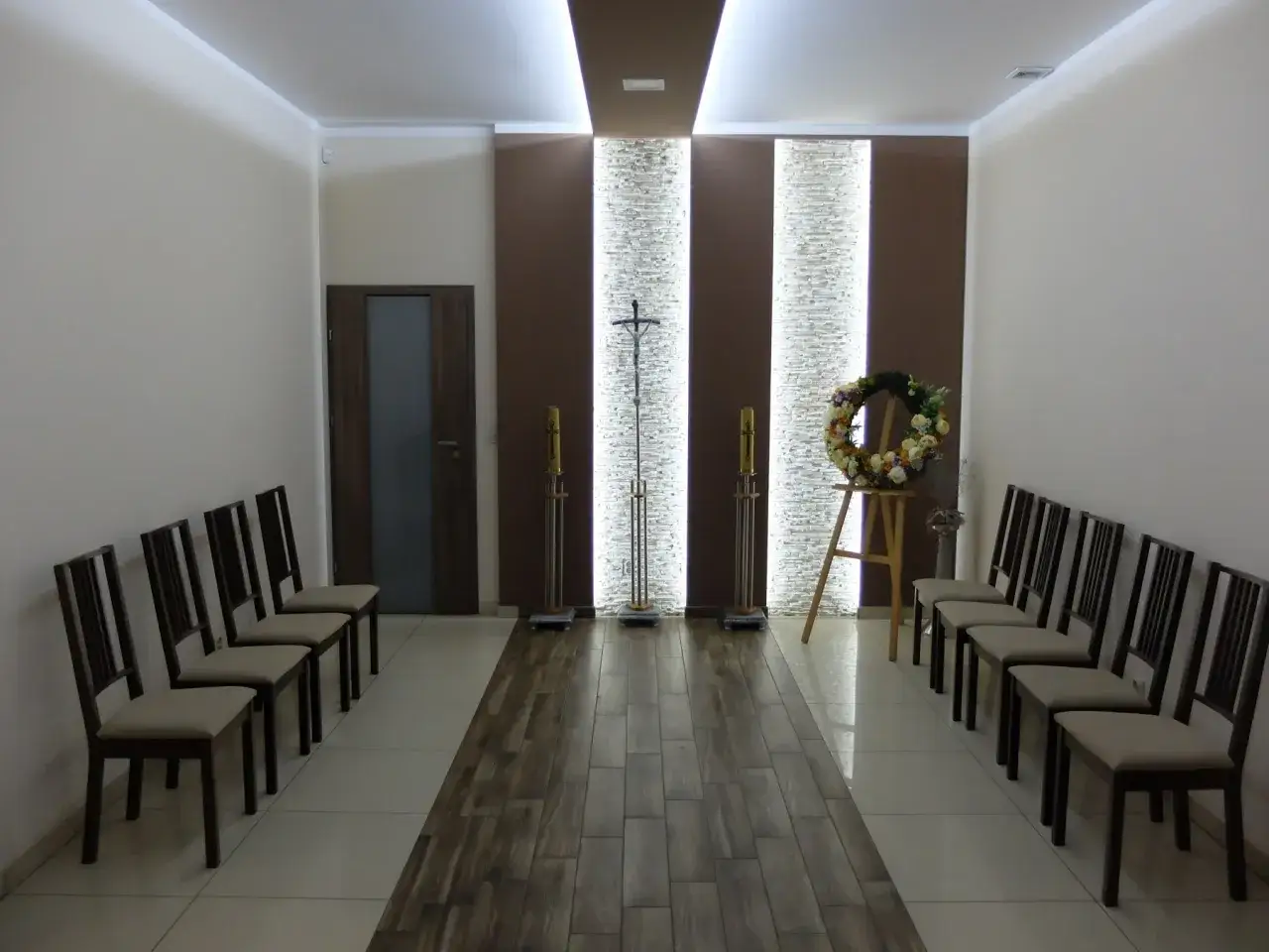 dom pogrzebowy wnętrze, sala pożegnań