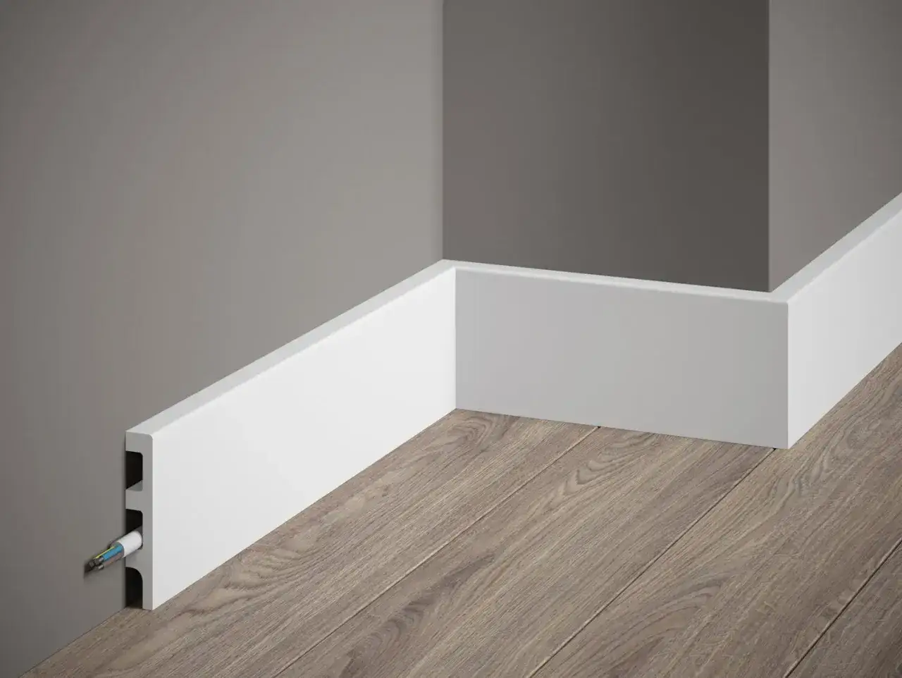 Białe listwy przypodłogowe z ukrytymi kablami. Idealne do nowoczesnych wnętrz, zastanawiasz się, czym pomalować listwy przypodłogowe? Te są gotowe!