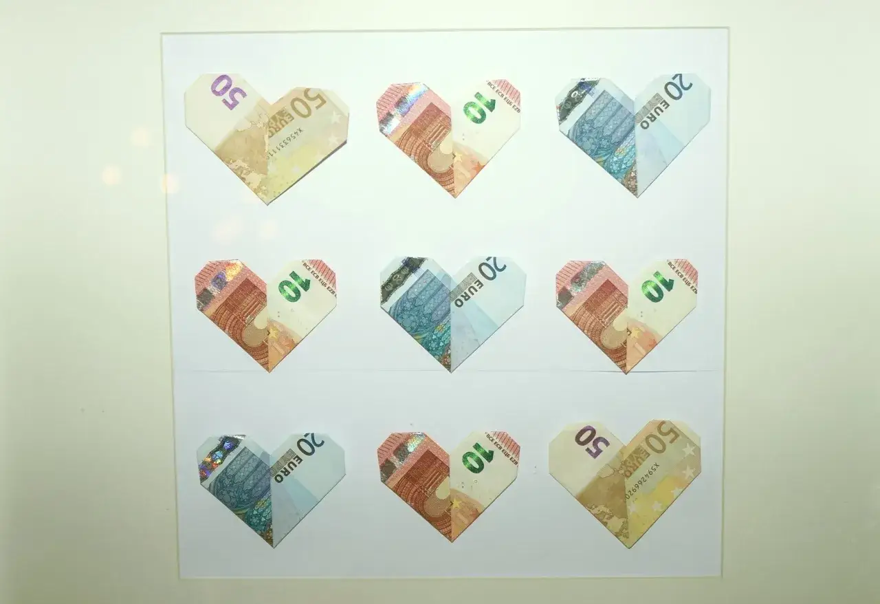 kreatywnie zapakowane pieniądze na prezent ślubny