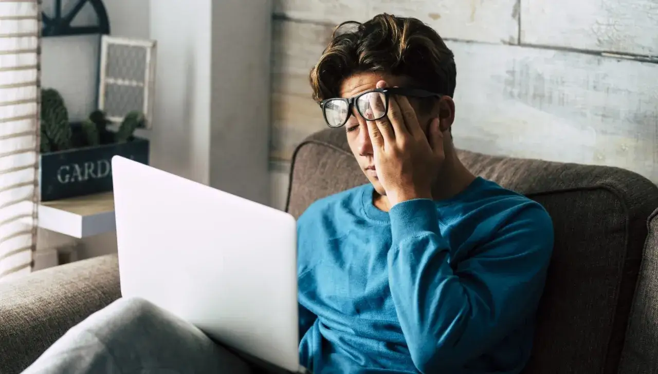 stres w pracy, wypalenie zawodowe, problemy rodzinne, osoba pod presją