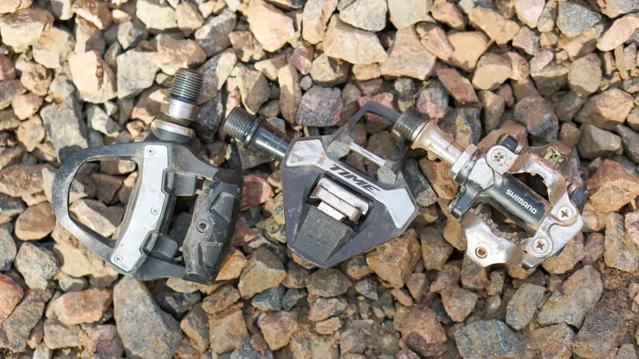 Trzy rodzaje pedał&oacute;w rowerowych: SPD, TIME i Shimano. Zastanawiasz się, jakie pedały do gravela będą najlepsze?