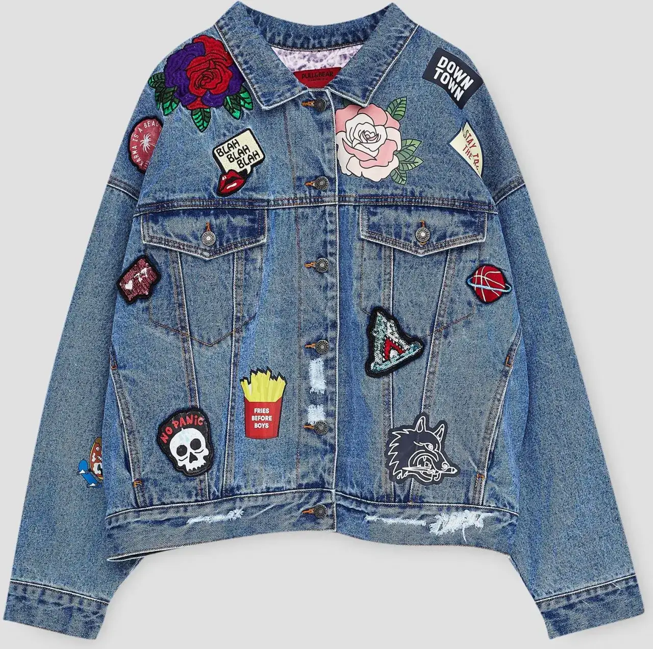 kurtka jeansowa z naszywkami i pinami