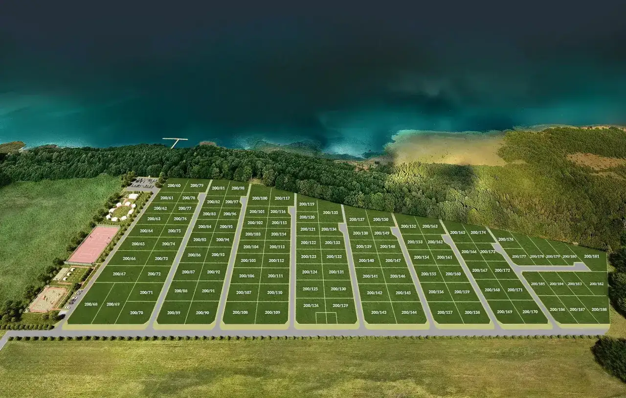 Działki budowlane nad morzem, z widokiem na turkusową wodę i las. Idealne miejsce na wymarzony dom.