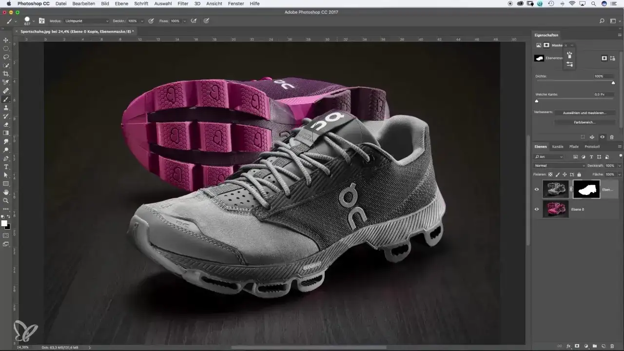 Szare i r&oacute;żowe buty sportowe, gotowe do obr&oacute;bki zdjęć w Photoshopie.