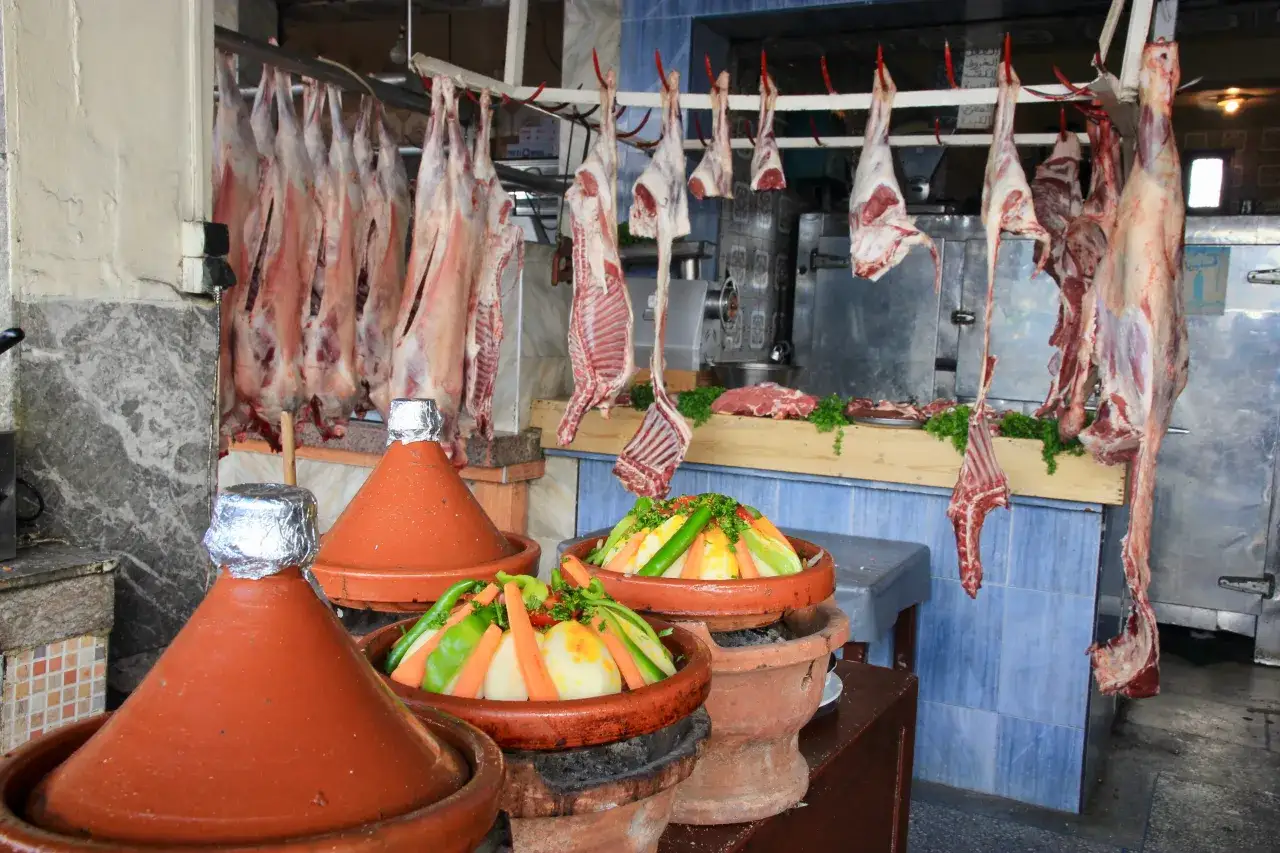 Macelleria gastronomia marocchina interna con prodotti tipici