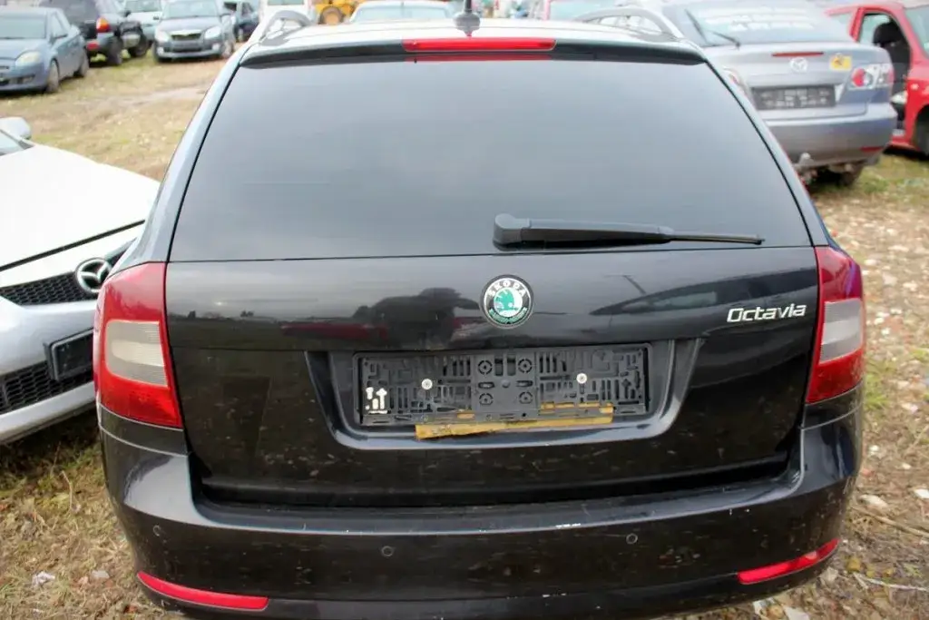 Skoda Octavia II wlepka bagażnik kod 7GG DPF