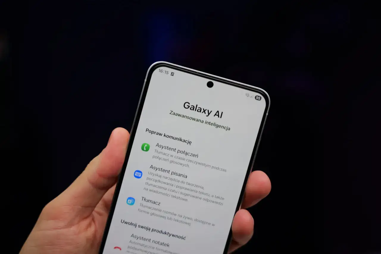 Ekran telefonu z opcjami Galaxy AI. Dowiedz się, jak wyłączyć AI w Androidzie, aby kontrolować funkcje.