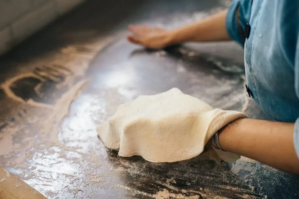 Pâte à pizza trop collante solutions et erreurs courantes