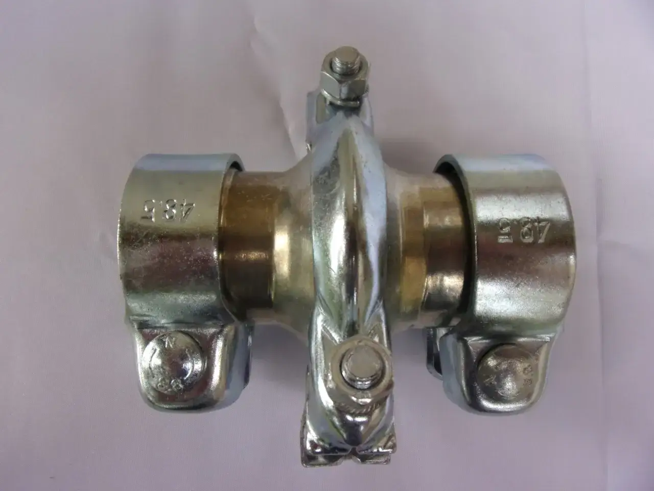 Zaciskowy łącznik wydechu bez spawania, z oznaczeniami 48.5.