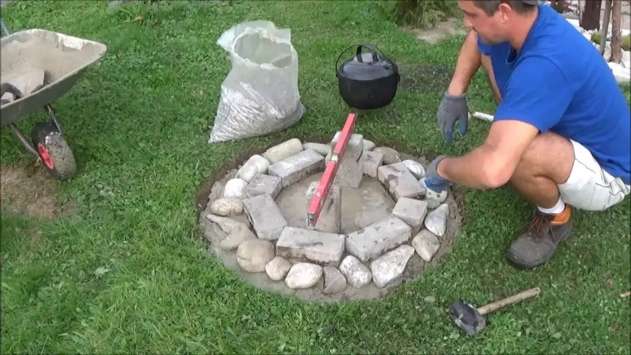 r&oacute;żne rodzaje palenisk ogrodowych z kamienia kostki cegły