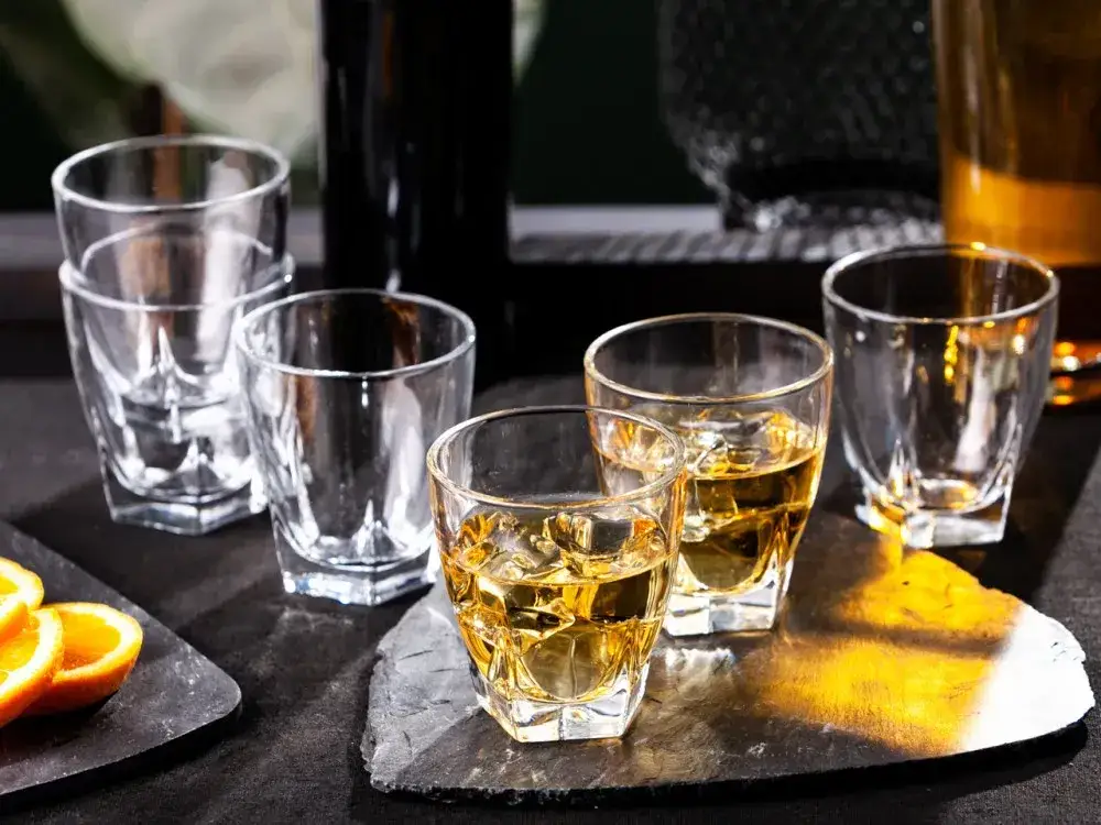r&oacute;żne sposoby picia whisky