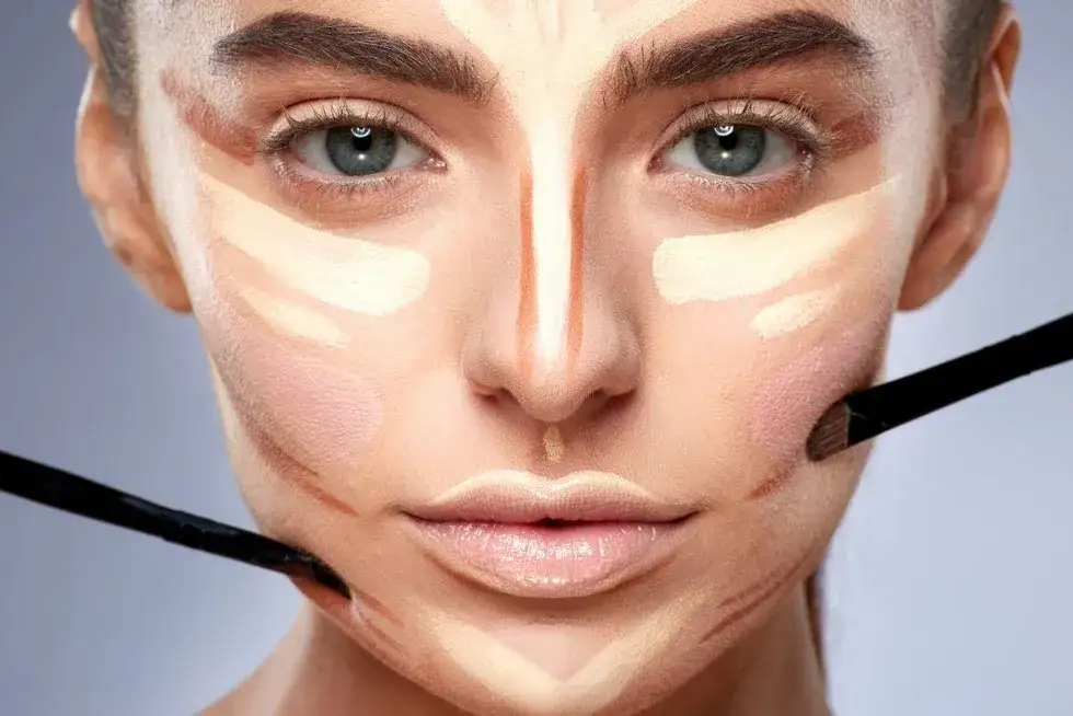 Zdjęcie Konturowanie twarzy: gdzie nakładać korektor, aby uzyskać efekt WOW