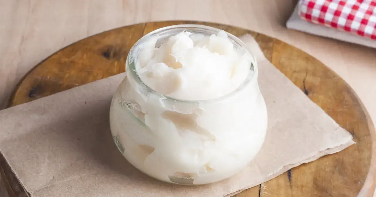 Zdjęcie Ile kalorii ma smalec ze skwarkami? Zaskakujące wartości odżywcze!