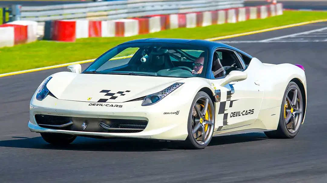 Zdjęcie Jak wygląda auto Ferrari? Odkryj wyjątkowy design i cechy modeli