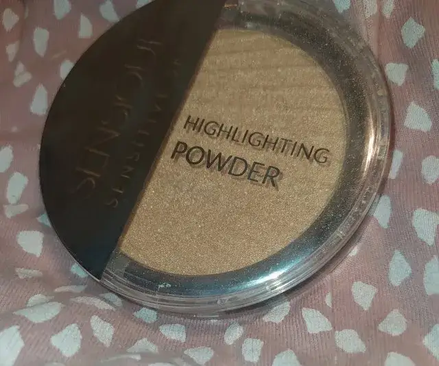 Zdjęcie Sensique puder rozświetlający - wybierz idealny produkt dla siebie