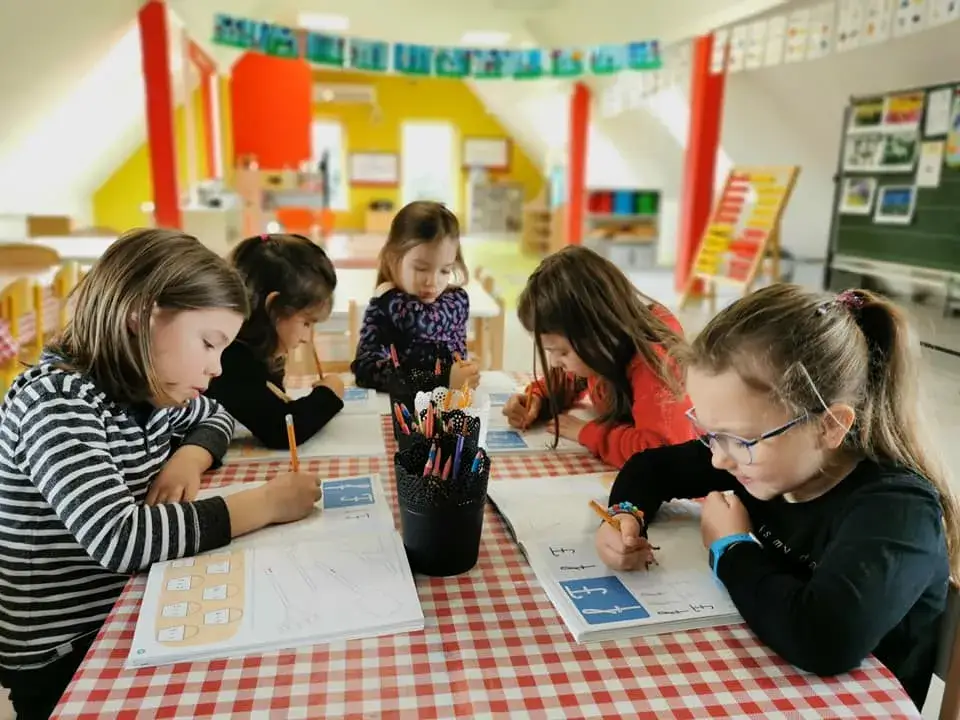 Zdjęcie Czy zerówka to przedszkole? Poznaj kluczowe różnice i fakty