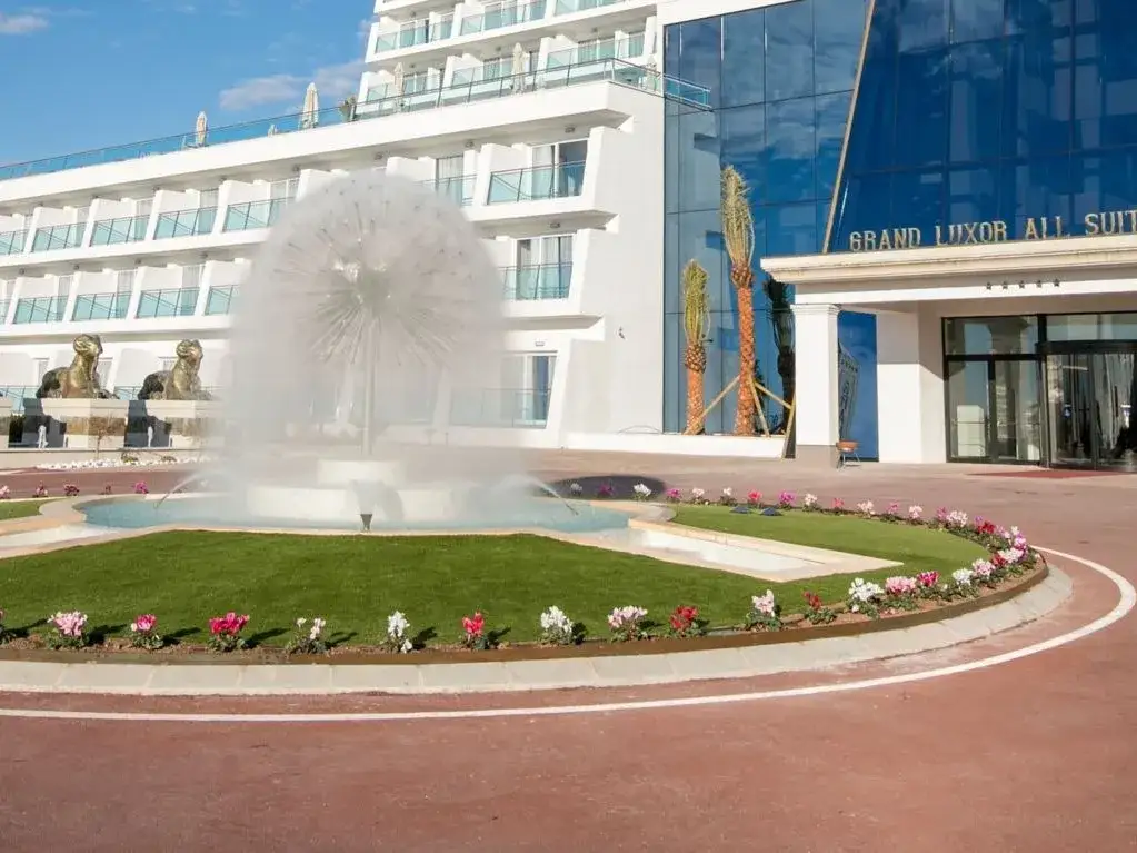 Zdjęcie Grand Luxor Hotel: Lujo fara&oacute;nico, parques ilimitados. &iquest;Tu oasis en Benidorm?
