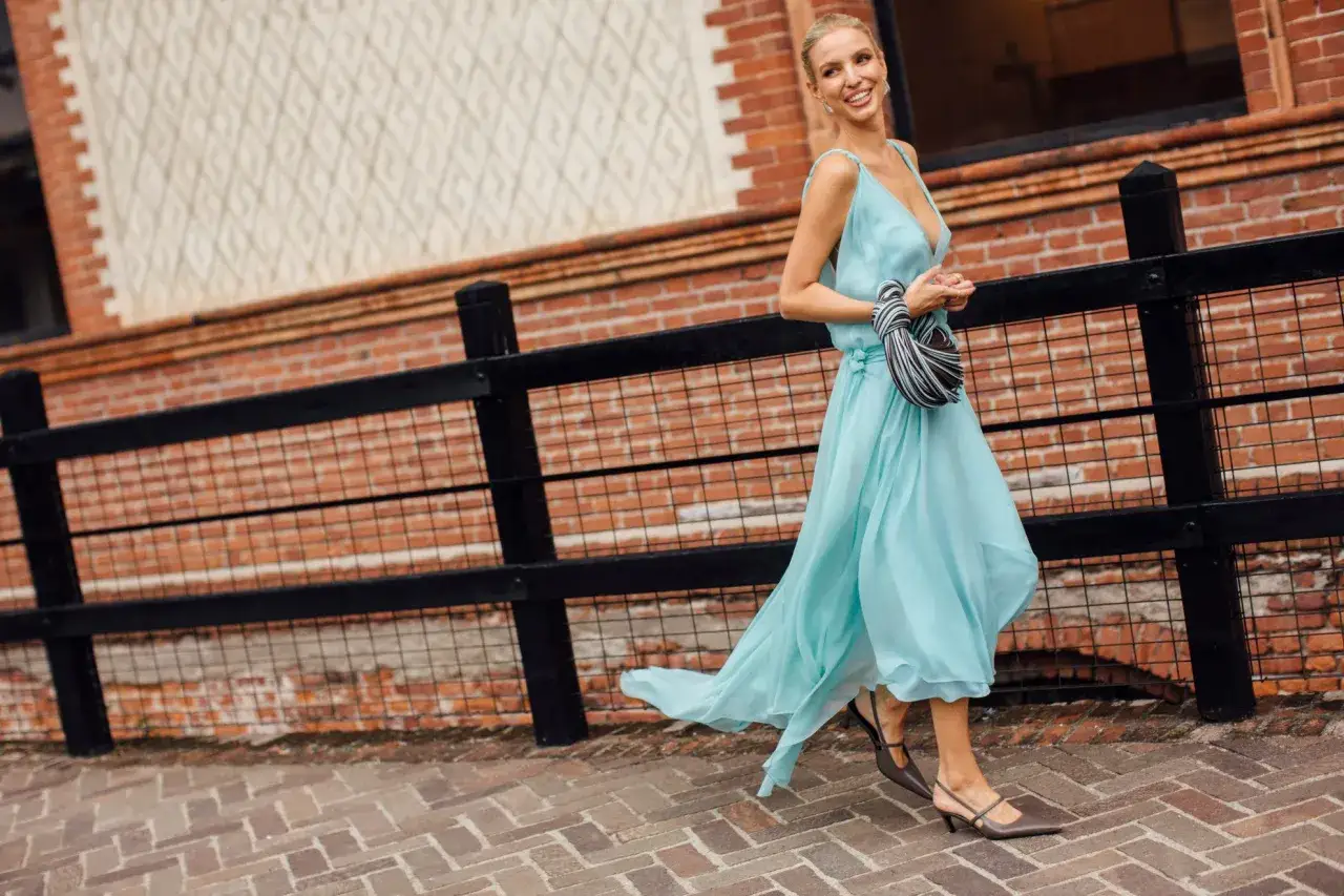 Zdjęcie Sukienki lata 40.: Ponadczasowa elegancja i stylizacje na dziś