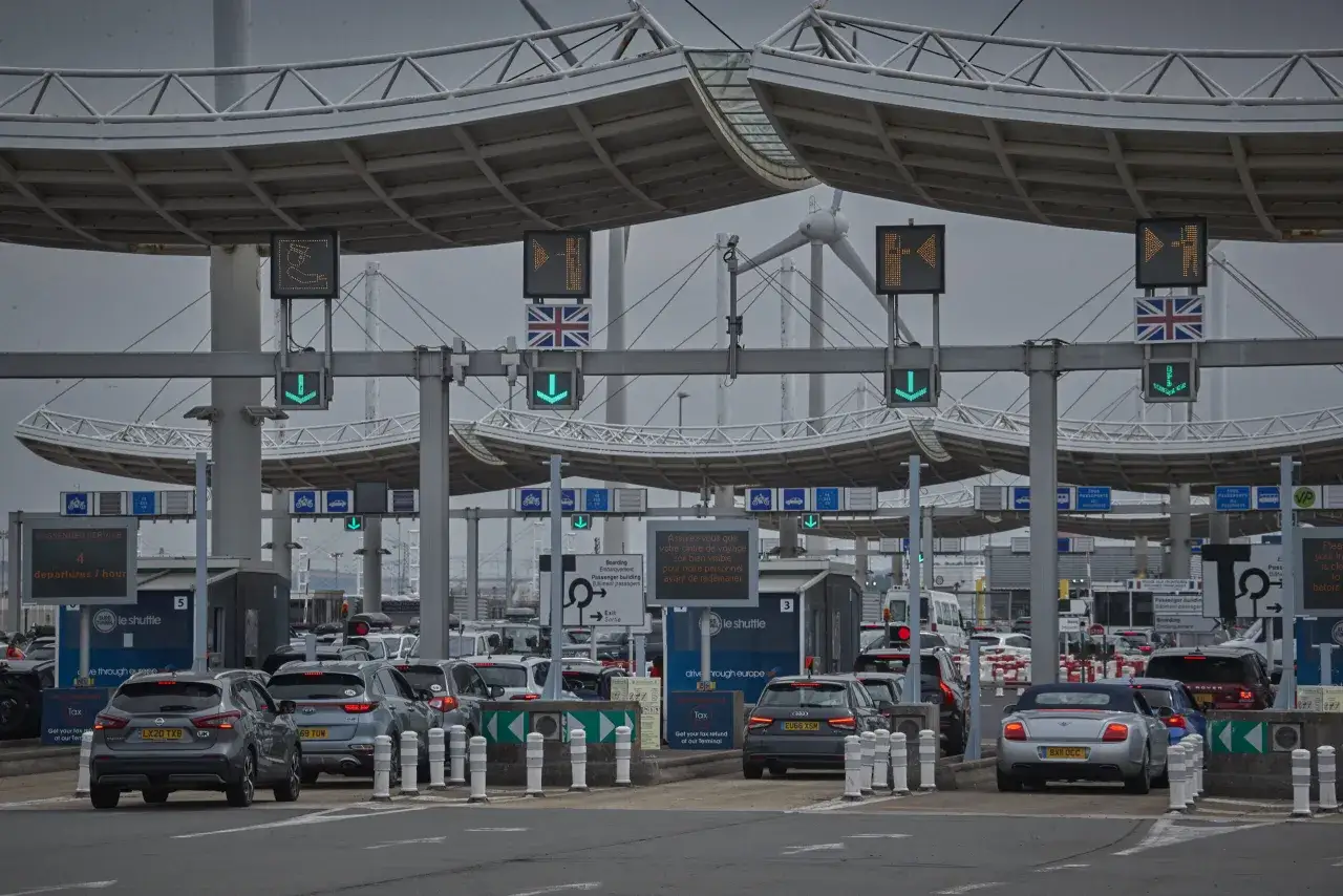 Zdjęcie Najlepsza trasa z UK do Polski – uniknij kosztownych błędów podróżnych