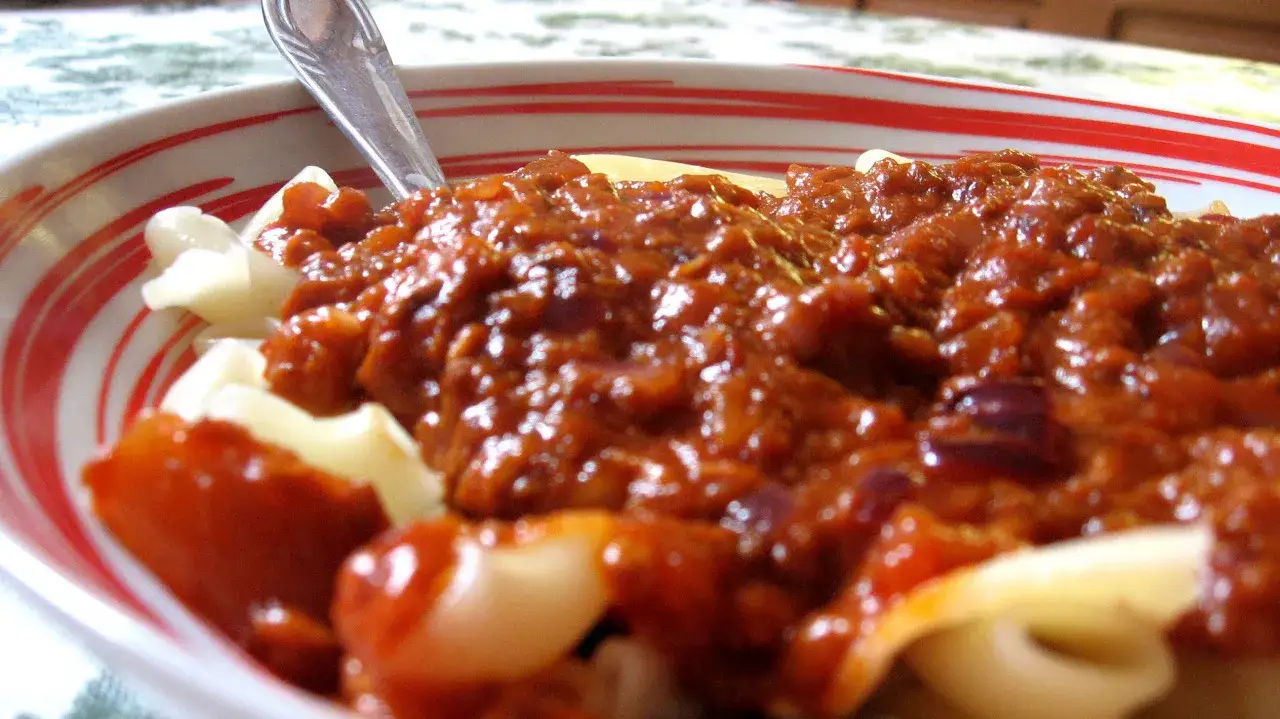 Zdjęcie Makaron z tuńczykiem: Przepis na obiad w 15 minut. Sekrety smaku!