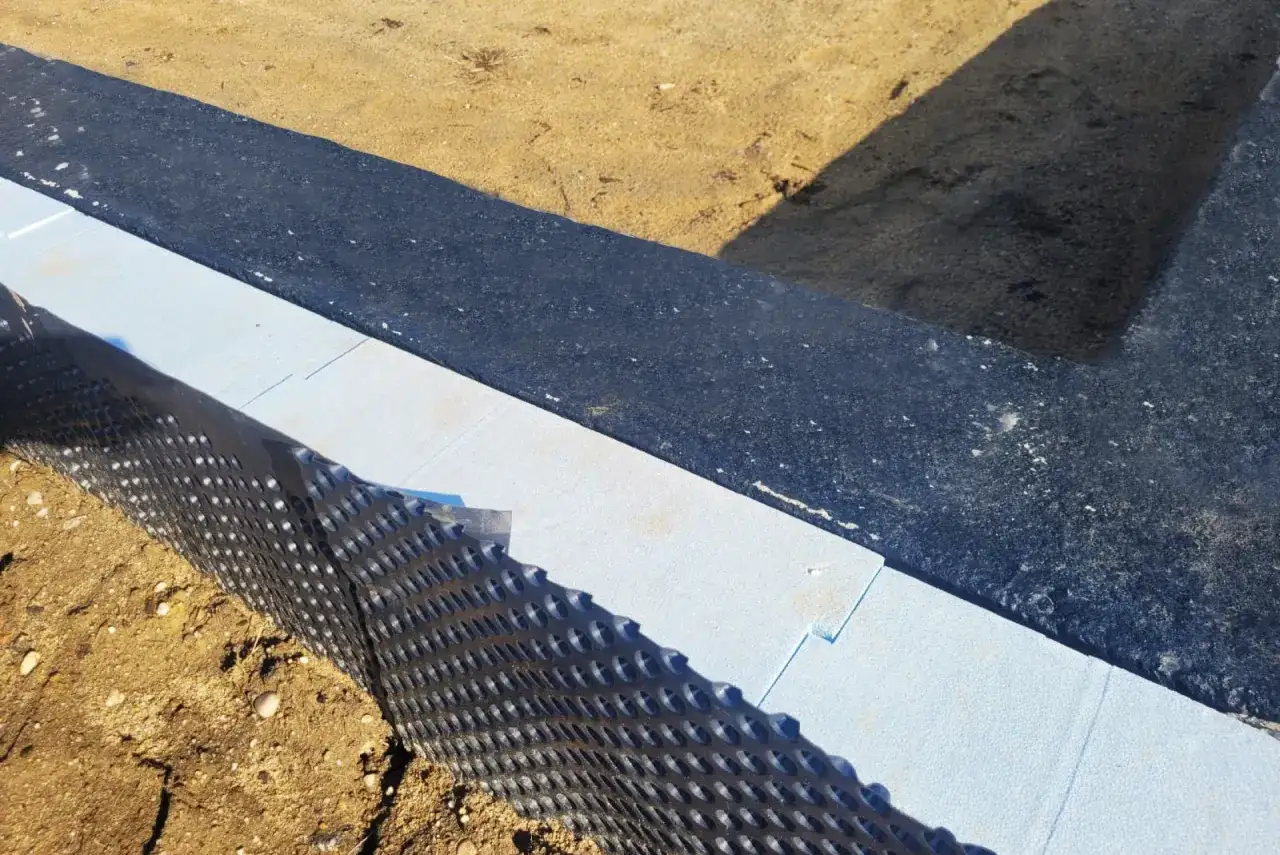 Zdjęcie Jakiej grubości styropian na fundamenty? Odkryj optymalne rozwiązania