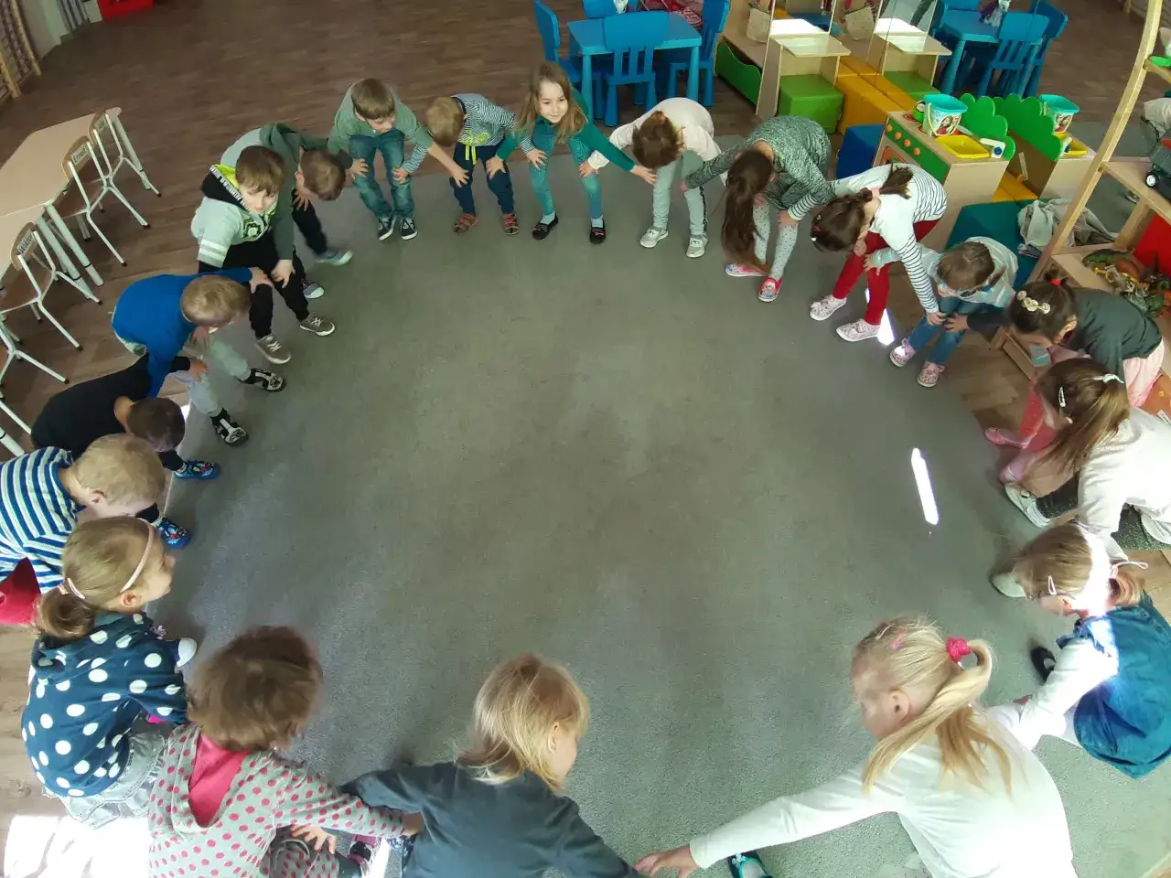 Zdjęcie Zabawy integracyjne dla dzieci i rodziców w przedszkolu – proste pomysły na lepszą relację