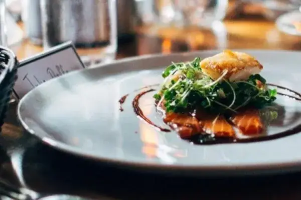 Zdjęcie Gdzie zjeść w Szczecinie? Odkryj najlepsze miejsca na pyszne jedzenie