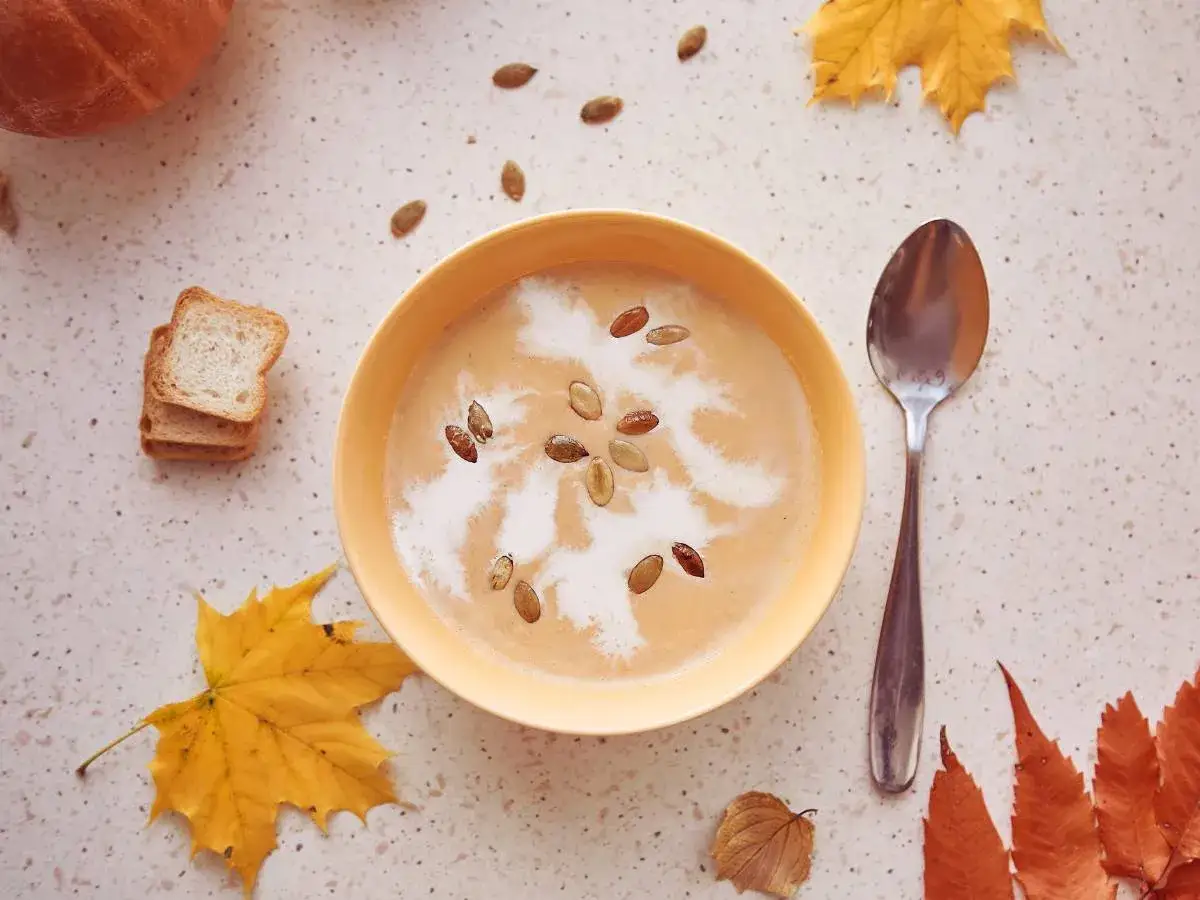 Zdjęcie Jak zagęścić zupę śmietaną i uniknąć zważenia – sprawdzone metody