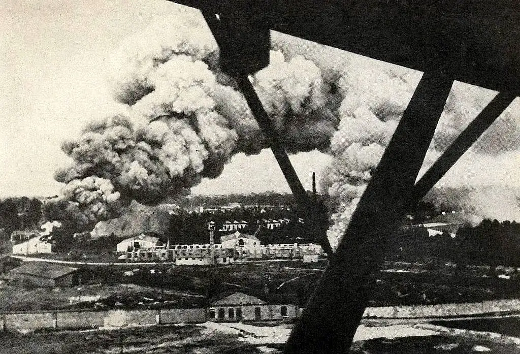 Zdjęcie Alarm wiersz Słonimskiego: strach i chaos w Warszawie 1939