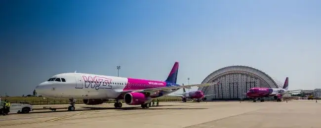 Zdjęcie Wizz Air ile można przewieźć alkoholu? Oto ważne zasady i limity