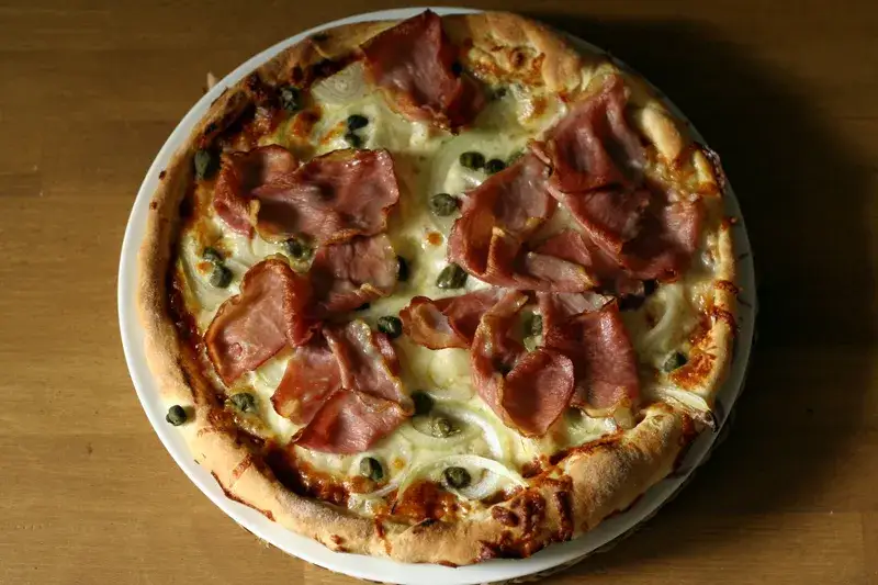 Zdjęcie Czy można zrobić pizzę z niewyrośniętego ciasta i jak to zrobić?