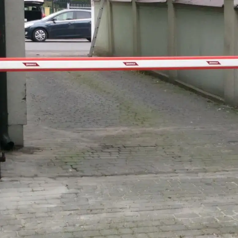 Zdjęcie Jak otworzyć szlaban na osiedlu? Proste sposoby i porady na problemy