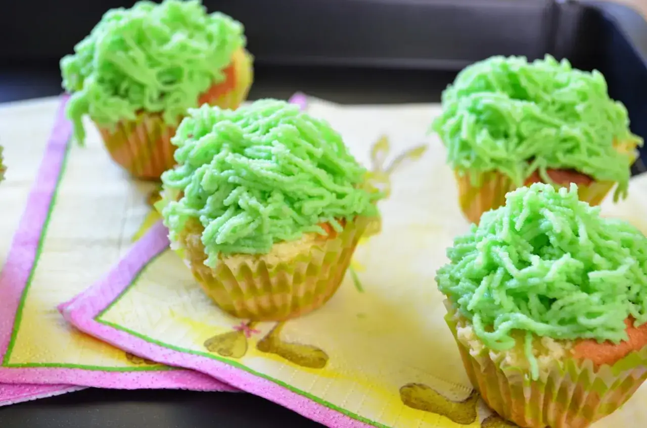 Zdjęcie Jak udekorować babeczki bez szprycy? Proste i kreatywne metody