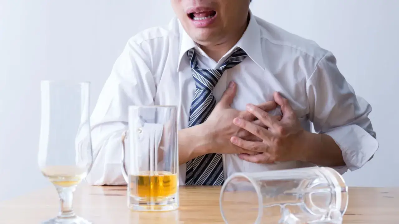 Zdjęcie Alkohol a tętno: Dlaczego serce bije szybciej i kiedy się martwić?