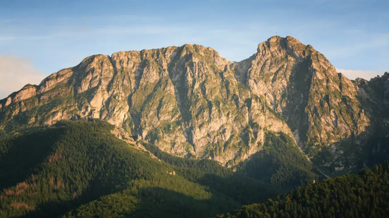 Zdjęcie Co to jest Giewont? Odkryj jego niezwykłe znaczenie i piękno