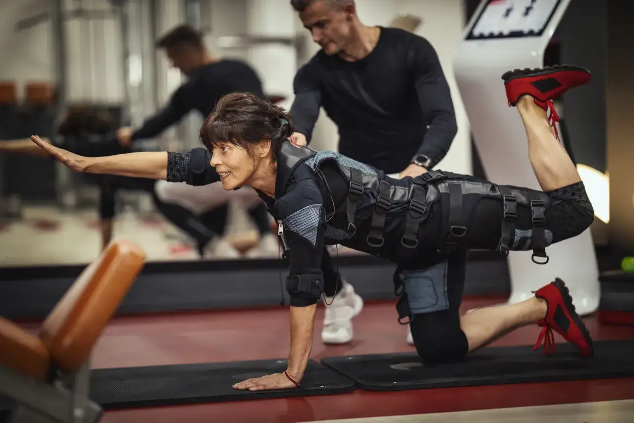 trening ems kombinezon elektrody maszyna