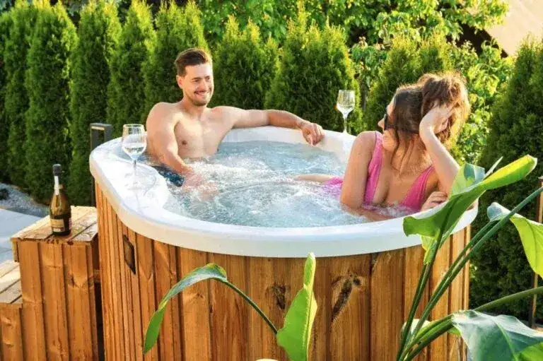 Tabela por&oacute;wnawcza koszt&oacute;w jacuzzi (dmuchane, akrylowe, swim spa)
