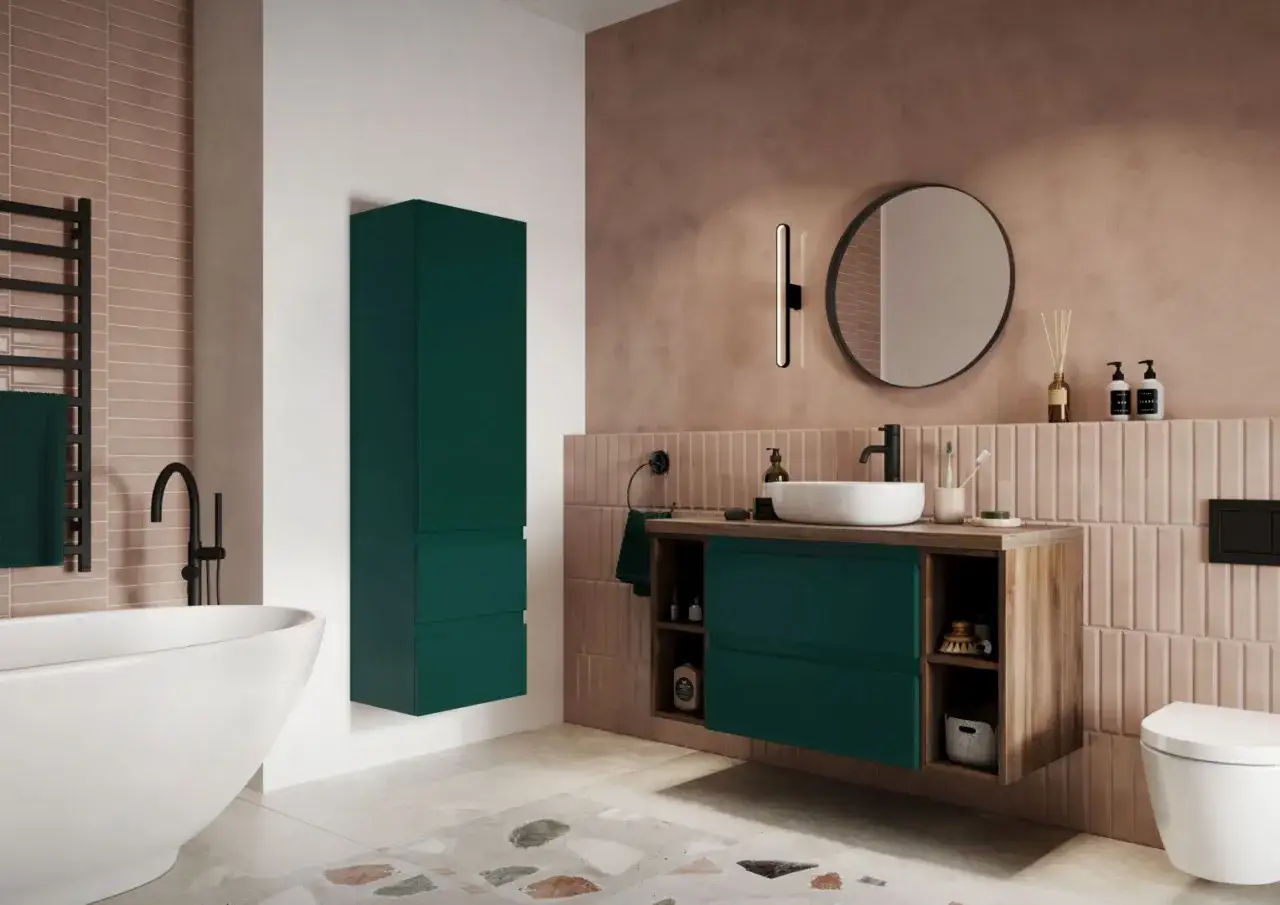 Kolorowe meble do jasnej łazienki